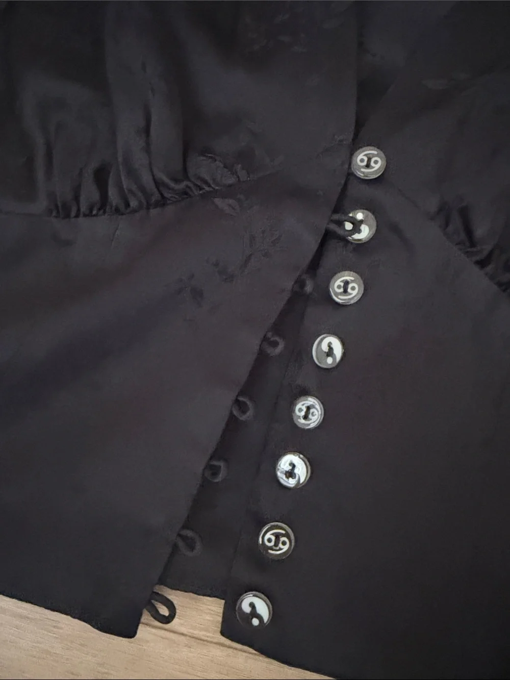Realisation Par Kaia Voodoo Top Black Button-Front V-Neck 100% Silk Blouse
